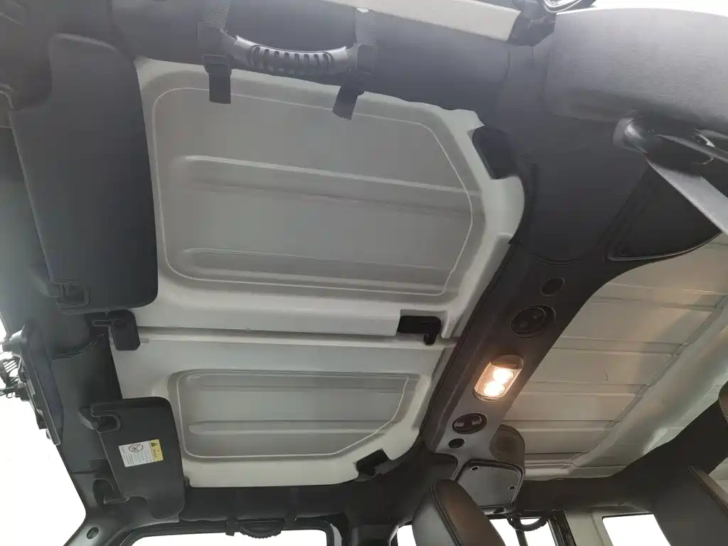 Photo 14 - Jeep Wrangler