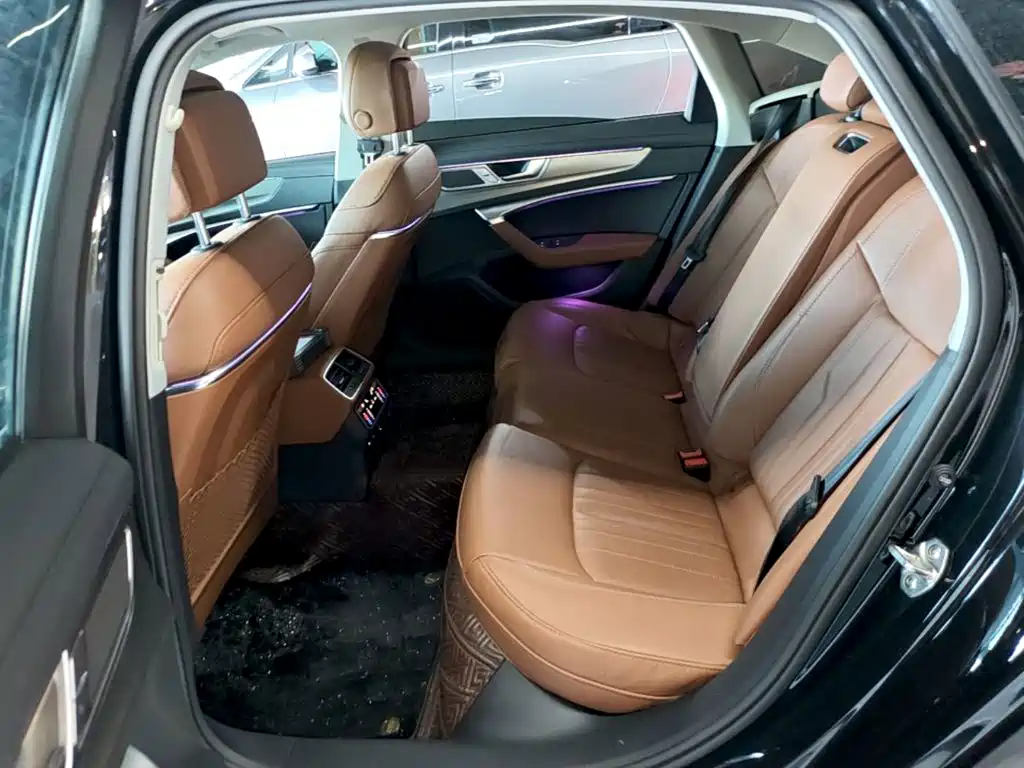 Фото 17 - Audi A6L