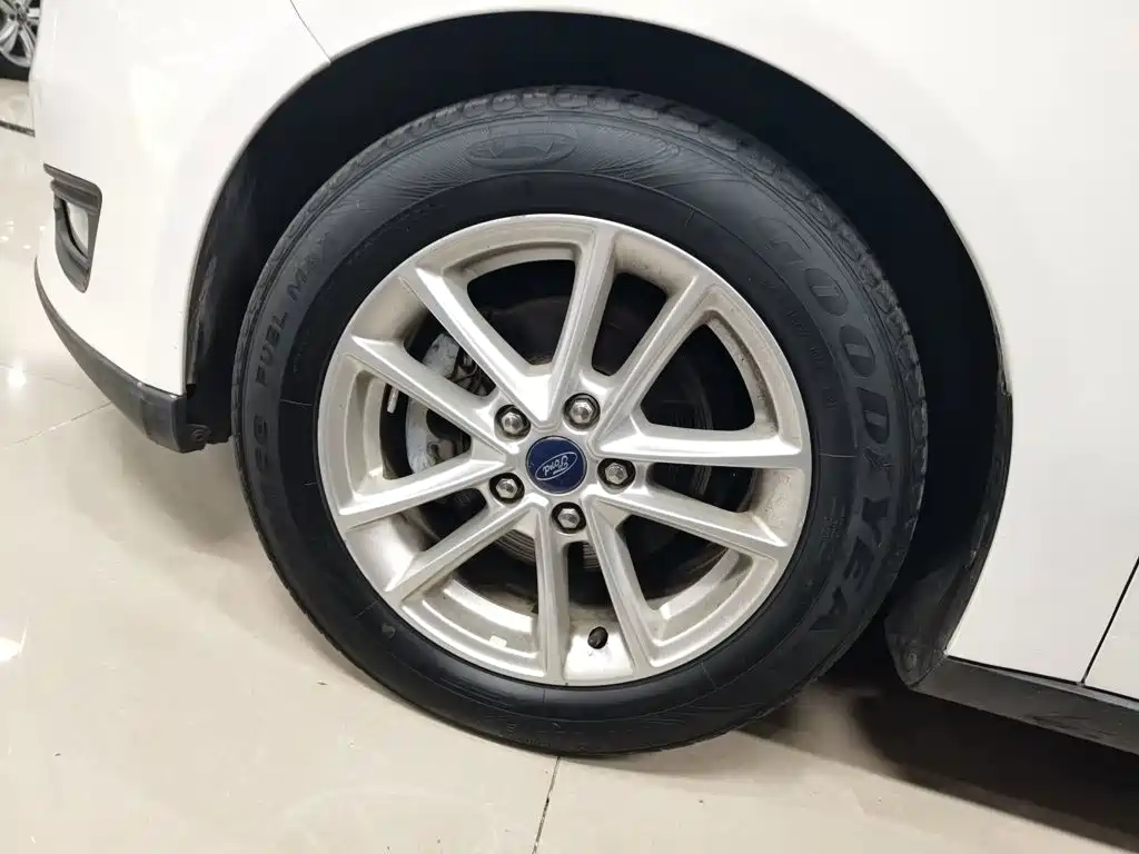 Фото 25 - Ford Focus