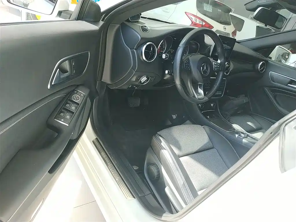 Mercedes-Benz CLA (Import) 2017 Facelift CLA 180 фото 16