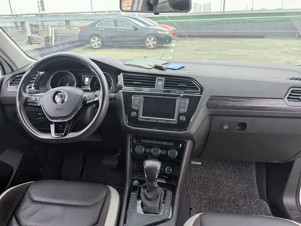 Volkswagen Tiguan L 2017 330TSI Automatic 2WD Comfort Edition фото 18