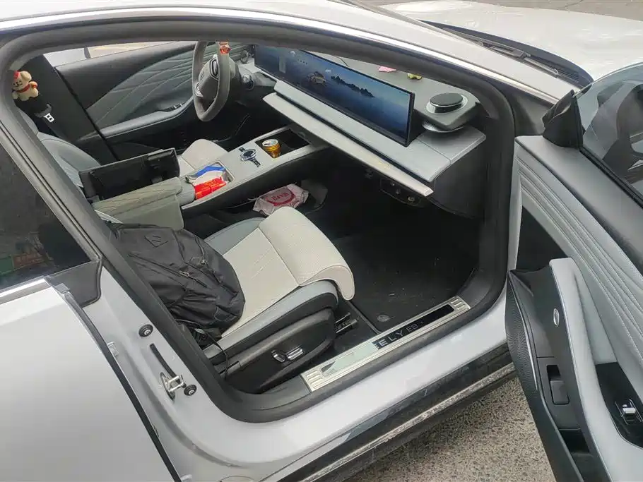 GEELY GALAXY GALAXY E8