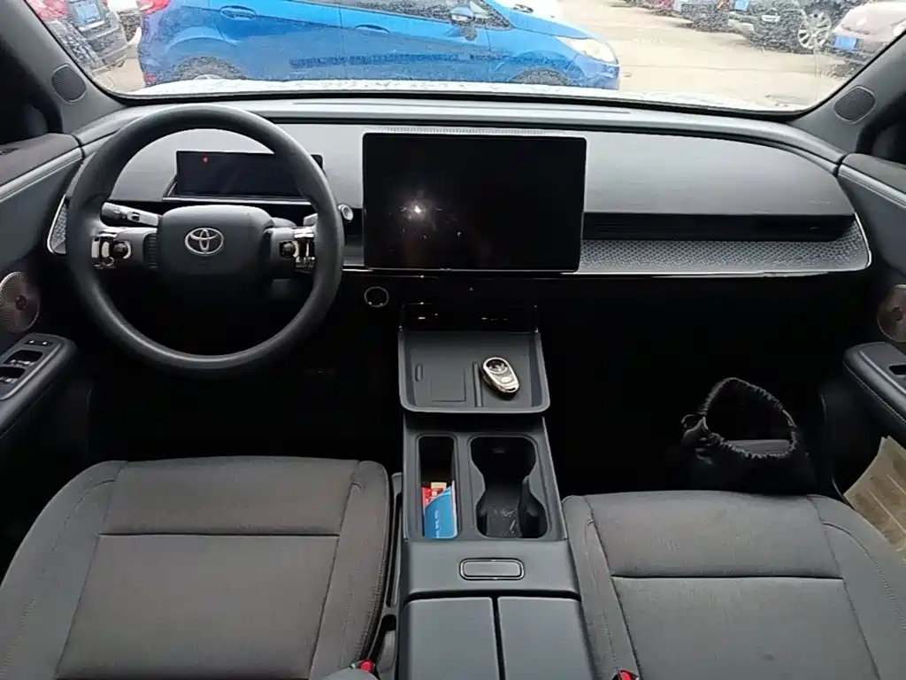 Photo 10 - Toyota bZ3X