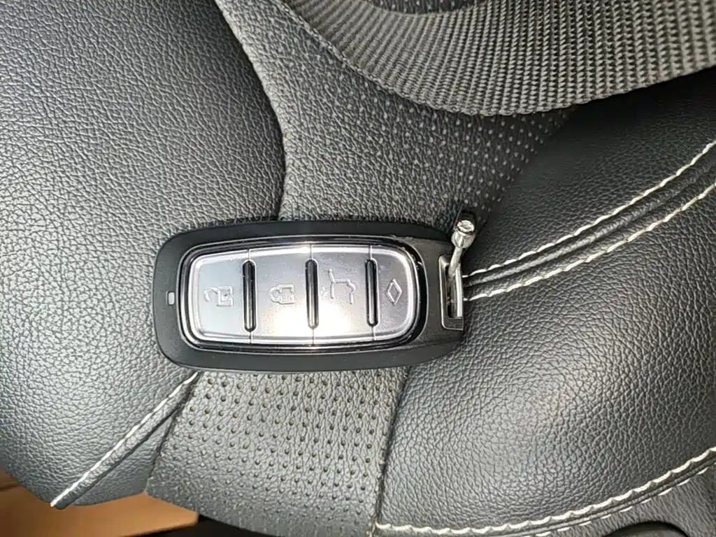 Фото 9 - Geely Vision X3