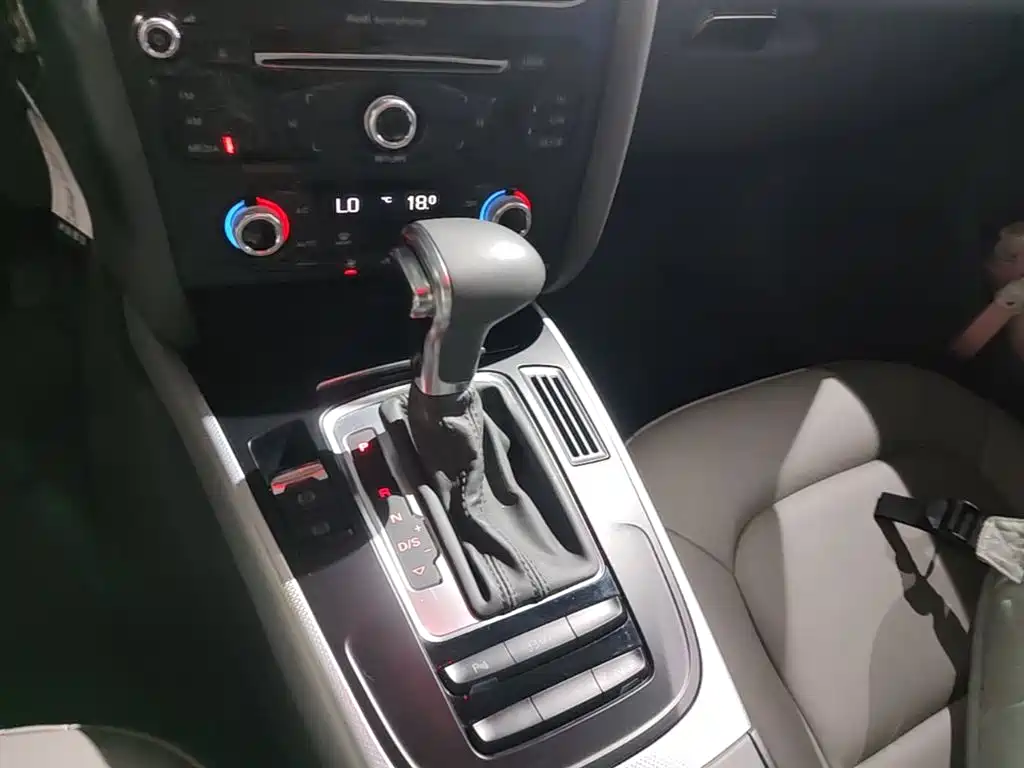 Audi A4L 2015 35 TFSI Auto Standard фото 14