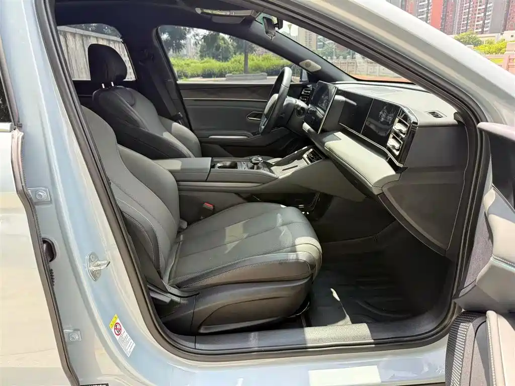 BYD Qin L 2025 DM-i Smart Drive 80KM Premium фото 14