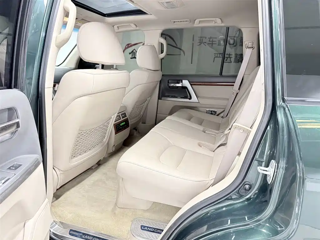 Toyota Land Cruiser 2012 4.0L Automatic GX-R фото 10