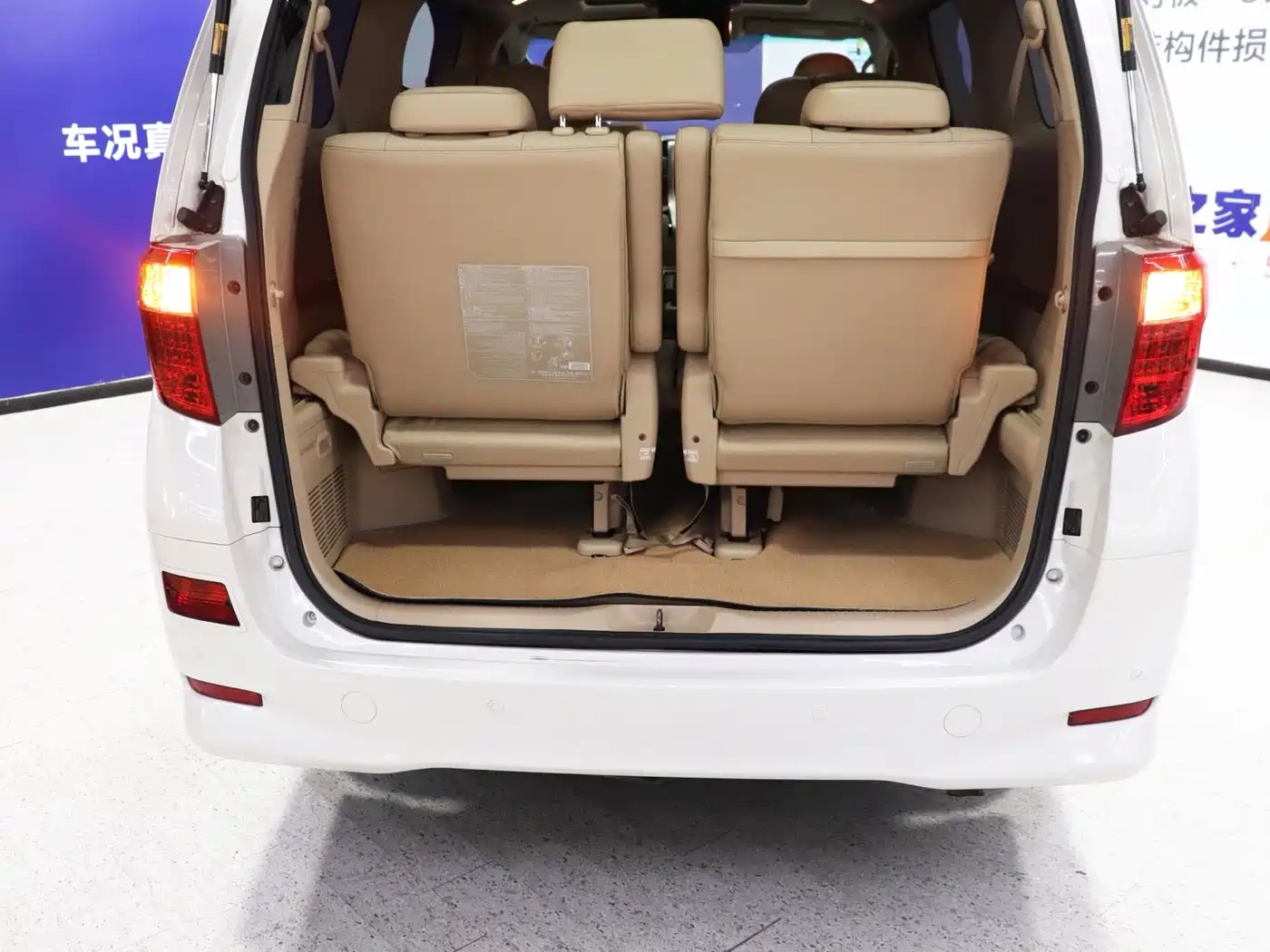 Toyota Alphard 2011 3.5L Luxury Edition фото 11