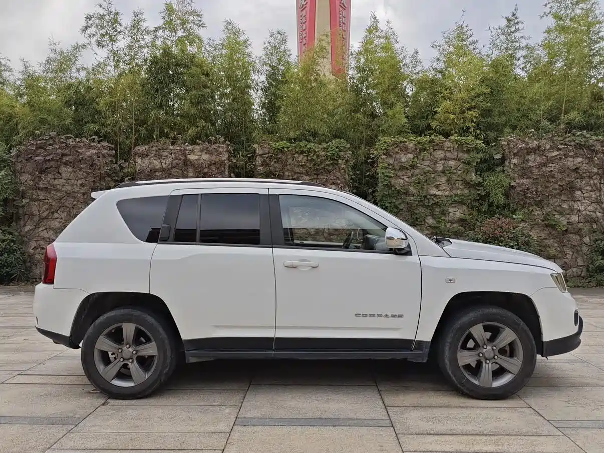 Jeep Compass (Import) 2014 2014 Facelift 2.4L 4WD Comfort Edition
