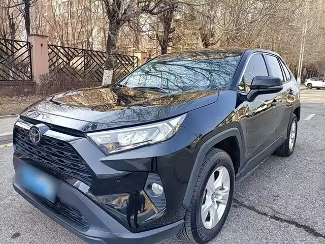 Toyota RAV4 2.0L CVT, моноприводный, Urban