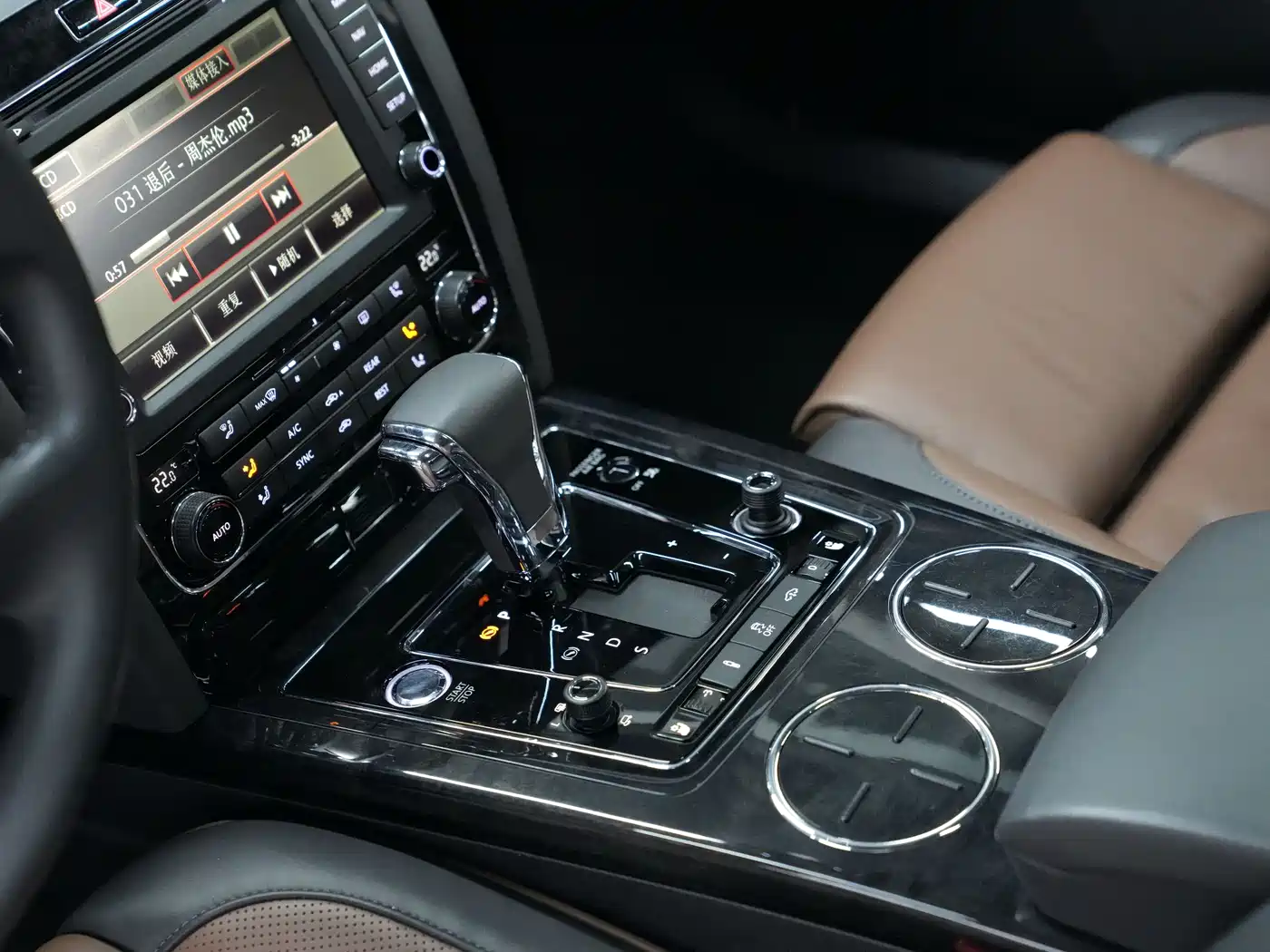 Volkswagen Phaeton 2015 Model 3.0L Exclusive Edition фото 23