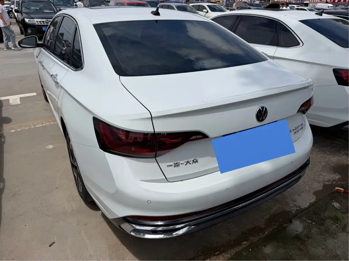 VOLKSWAGEN SAGITAR