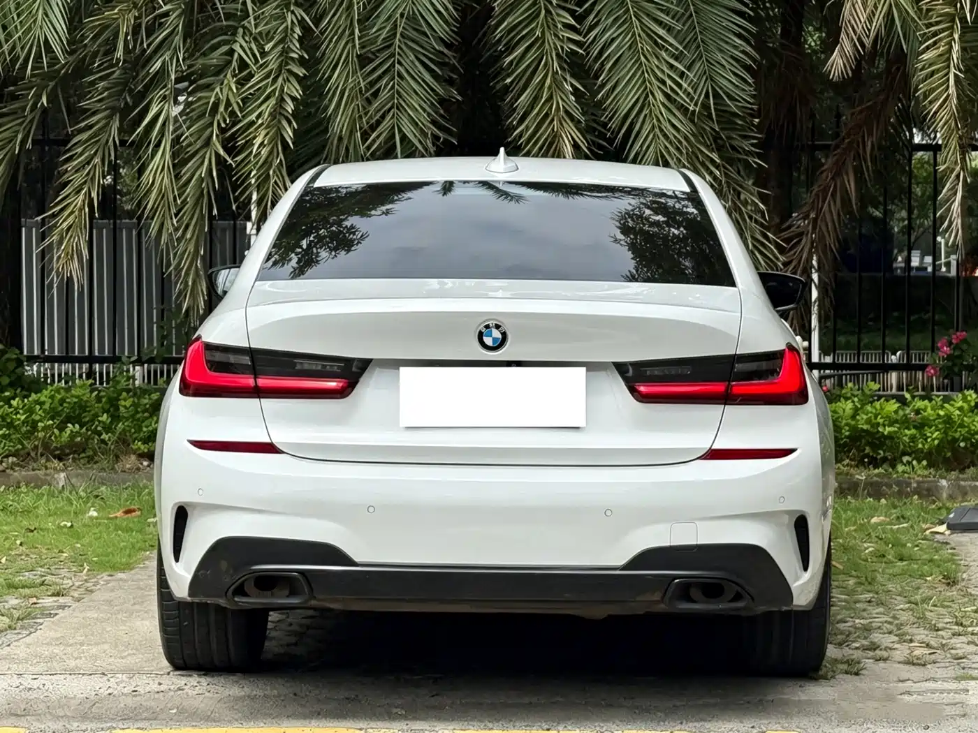 BMW 3 Series 2020 325Li M Sport Black Night Package фото 5