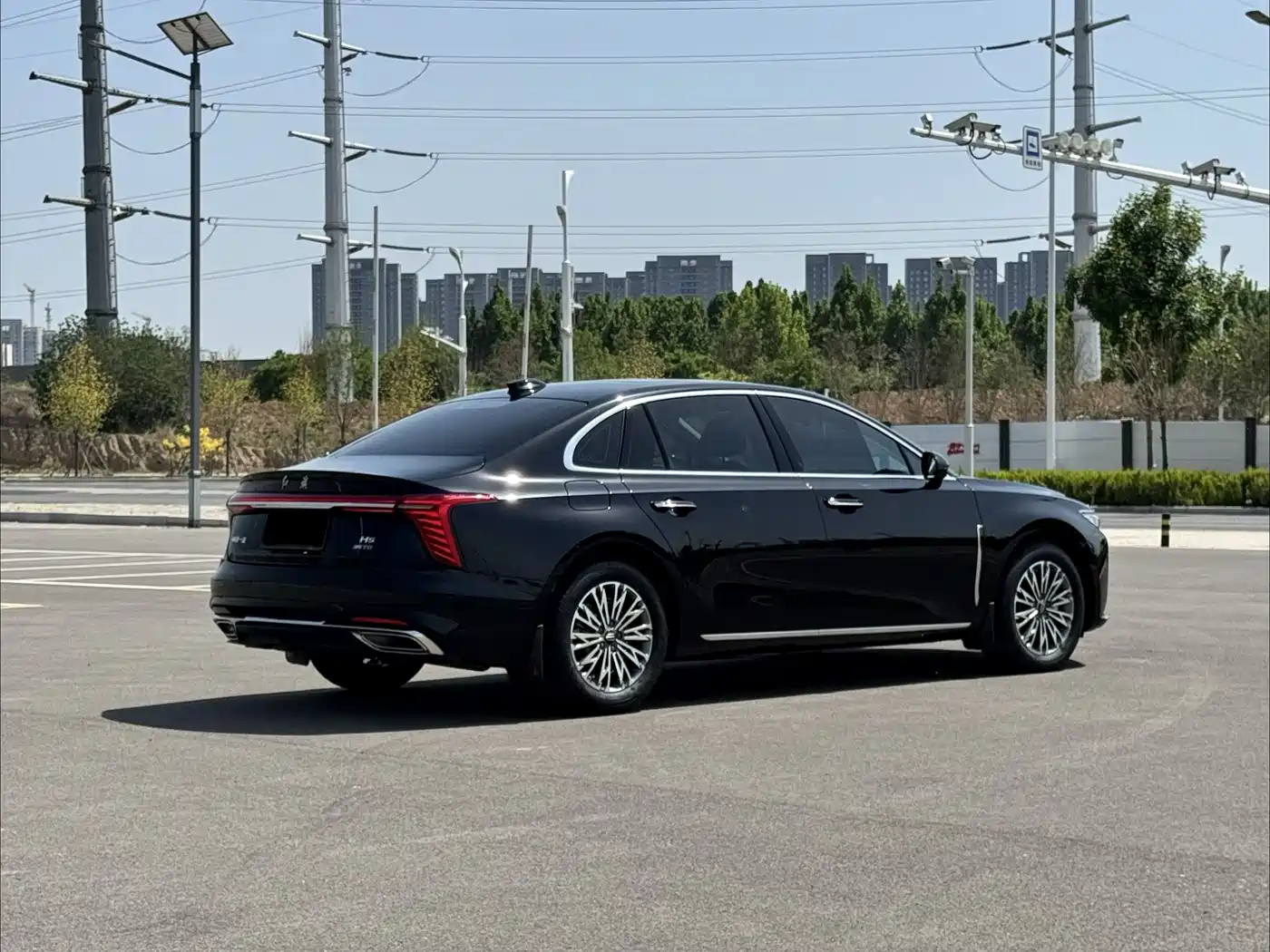 Фото 5 - Hongqi H5