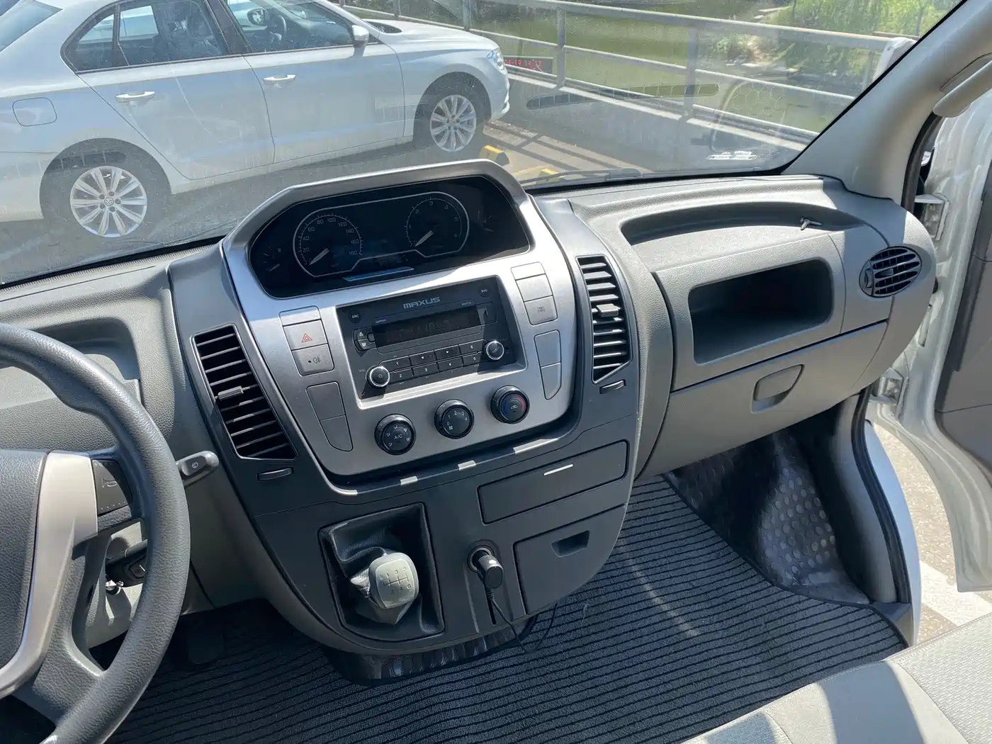 Maxus Xintu V80 2018 2017 2.5T 6-speed manual Aoyun Tong China V short wheelbase ultra-low roof 5/6/10 seats