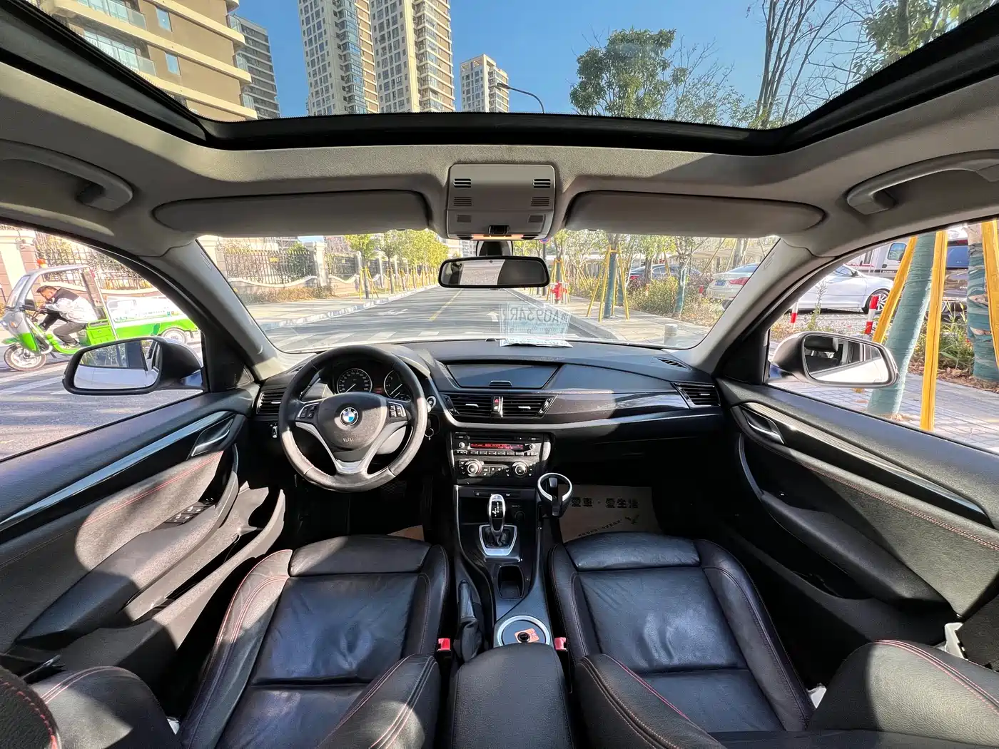BMW X1 2013 sDrive20i Sport Design Package фото 10
