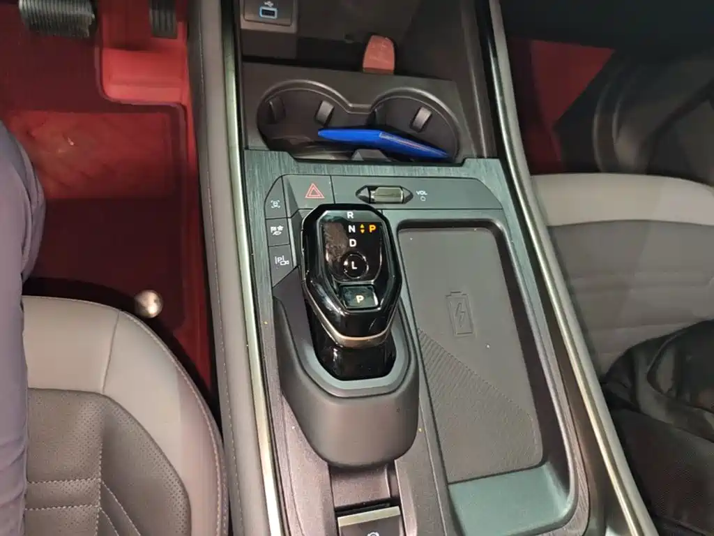 Фото 14 - Ford Edge
