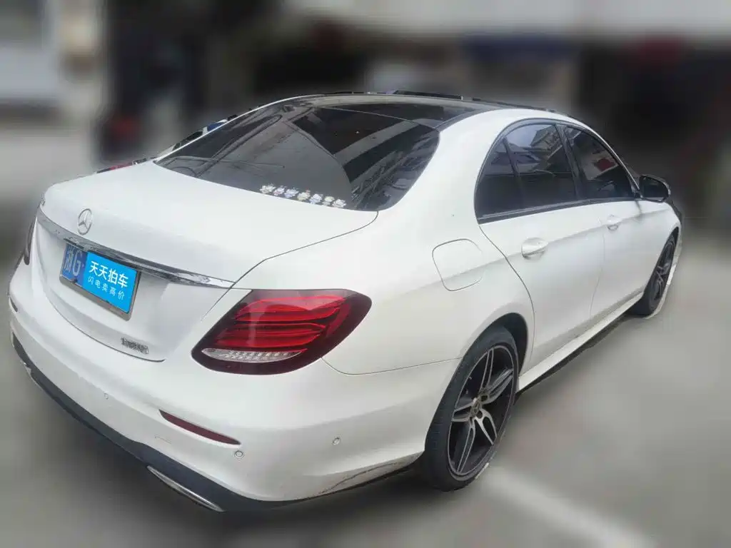 Фото 5 - Mercedes-Benz E-Class