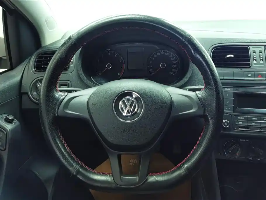 Volkswagen Polo 2016 1.4L Manual Trend фото 15