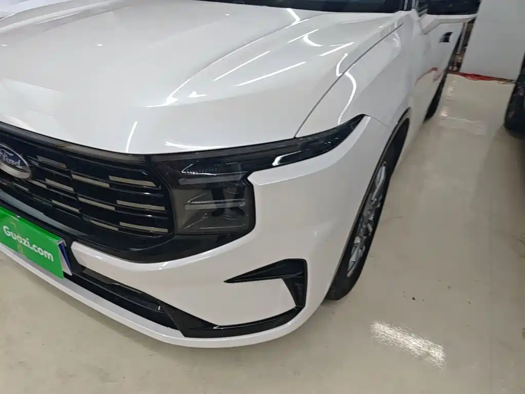 Фото 24 - Ford Edge