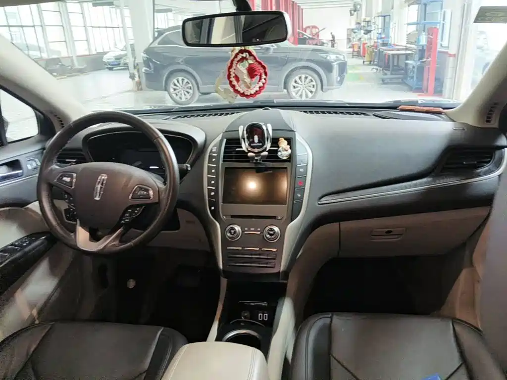 Фото 12 - Lincoln MKC