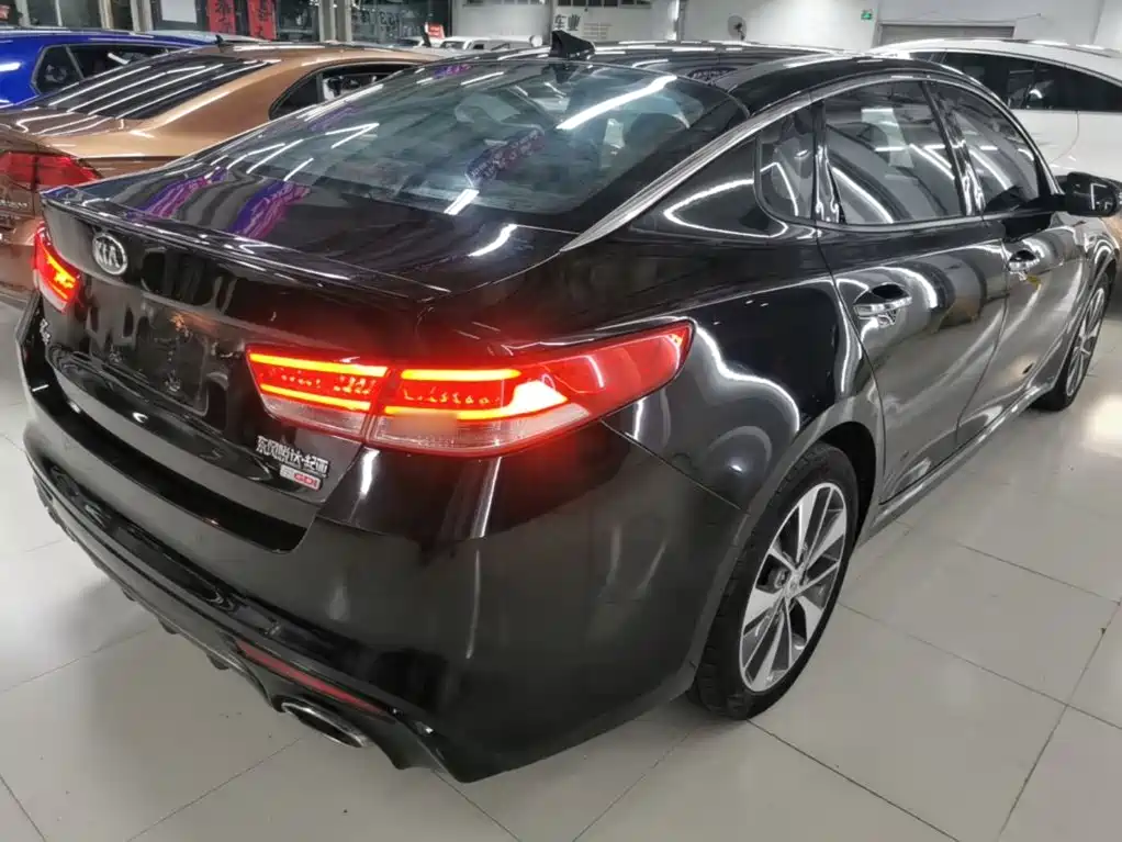Photo 7 - Kia K5