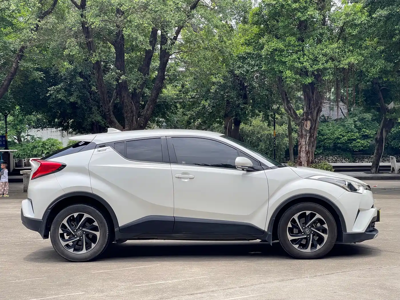 Фото 18 - Toyota IZOA