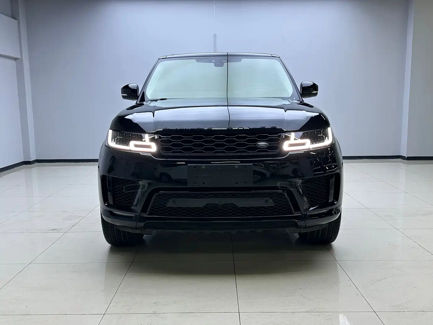Land Rover Range Rover Sport 2021 3.0 L6 Gloss Black Edition фото 2