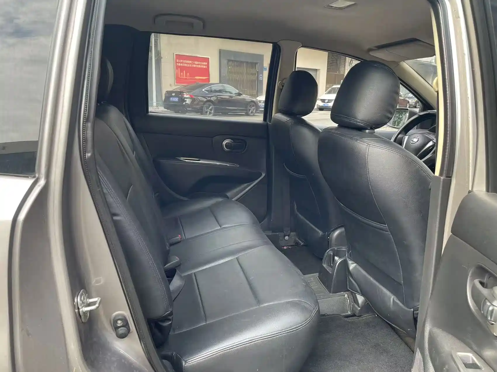 Photo 11 - Nissan Livina
