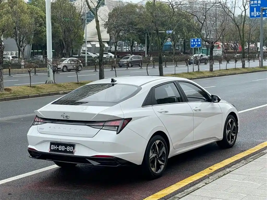 HYUNDAI ELANTRA