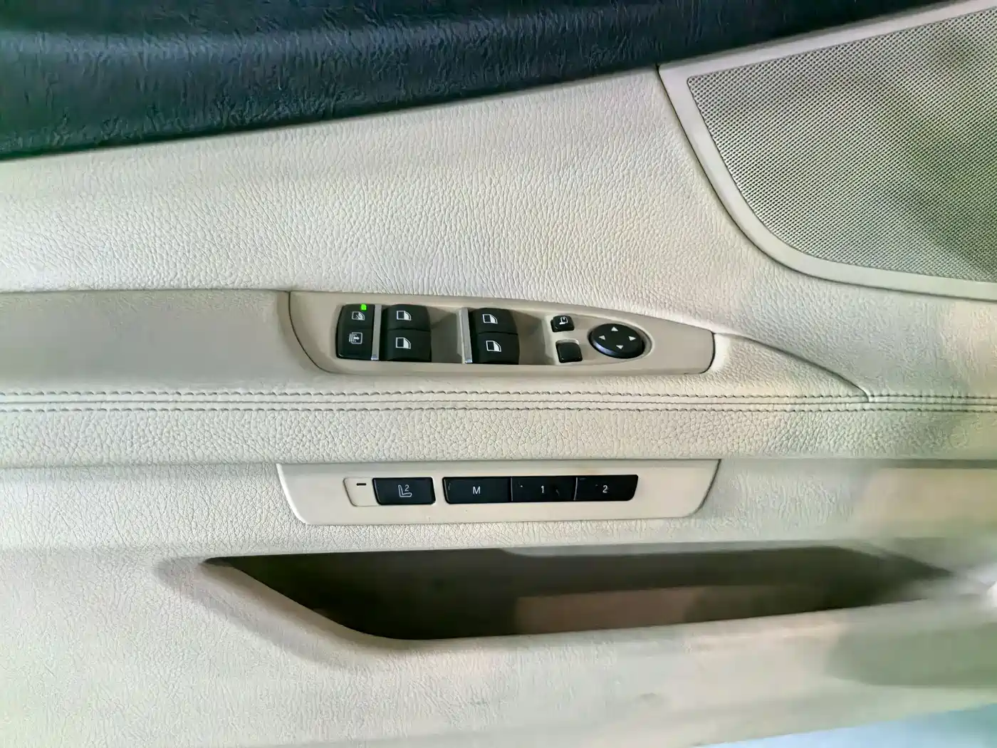 BMW 7 Series 2009 730Li Luxury фото 16