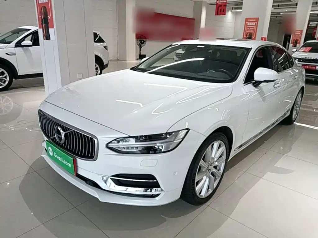 Фото 1 - Volvo S90