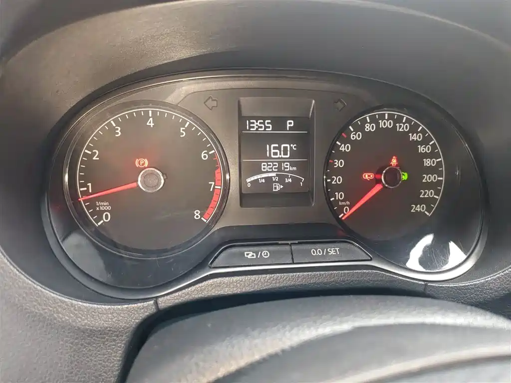 Volkswagen Polo 2016 1.4L Automatic Trend фото 12