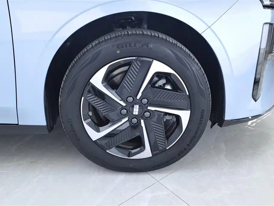 Geely Galaxy Galaxy L6 2025 EM-i 140km Starship Edition фото 6