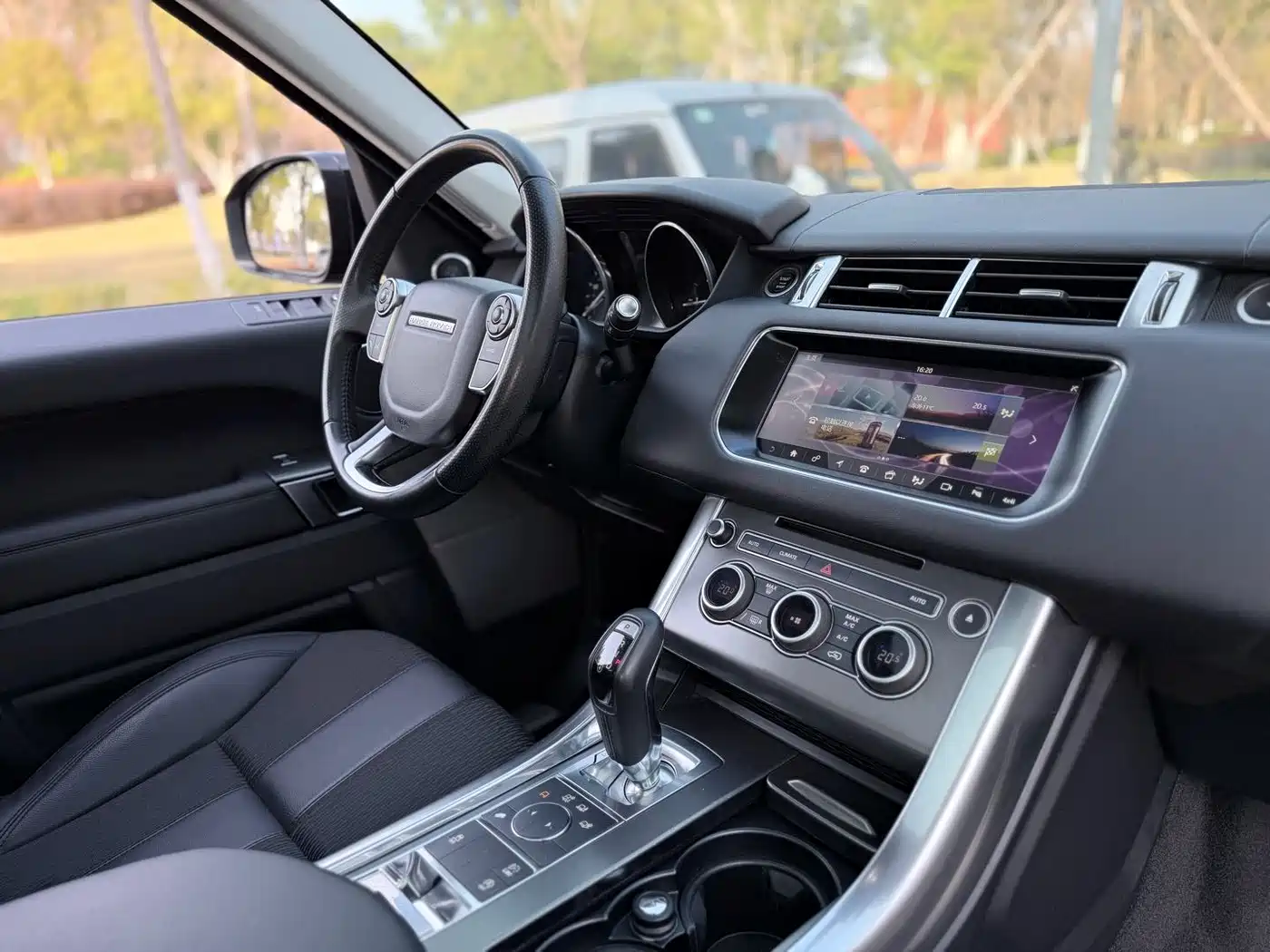 Land Rover Range Rover Sport 2016 Model 2.0 GTDi HSE фото 17