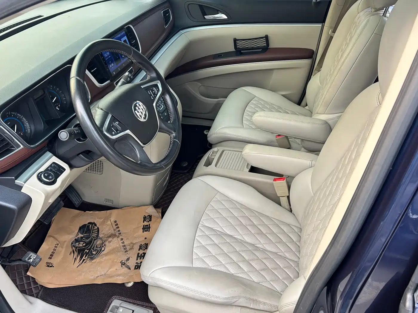 Buick GL8 2015 2.4L Luxury Business Exclusive Edition фото 7