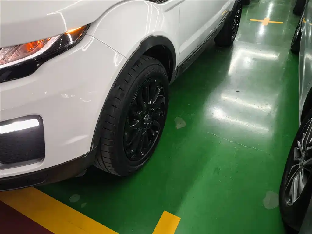 Land Rover Range Rover Evoque 2017 2.0T SE Smart Shine Edition фото 25