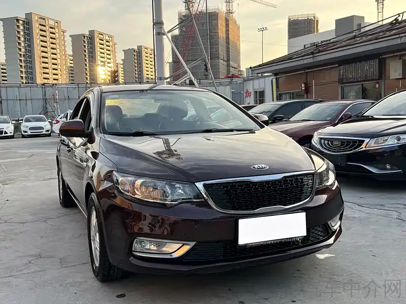 Kia Forte 2014 1.6L MT GL фото 3