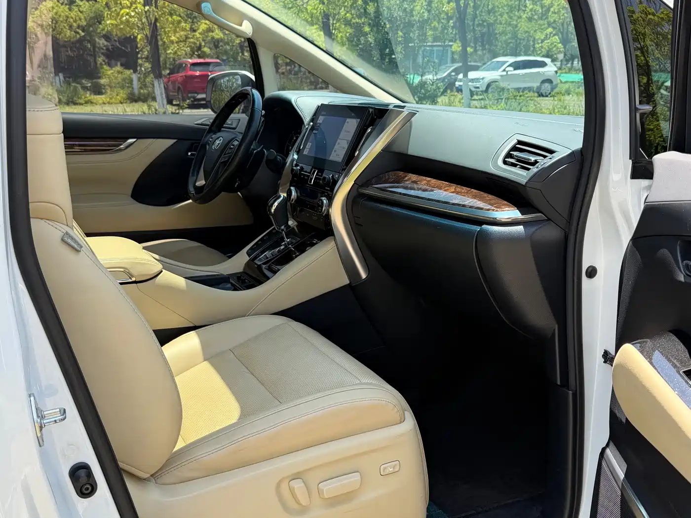 Toyota Alphard 2021 Hybrid 2.5L Premium фото 17