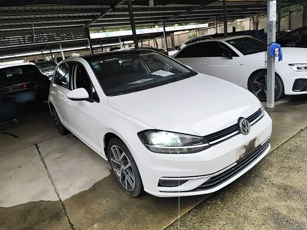 صورة 4 - Volkswagen Golf