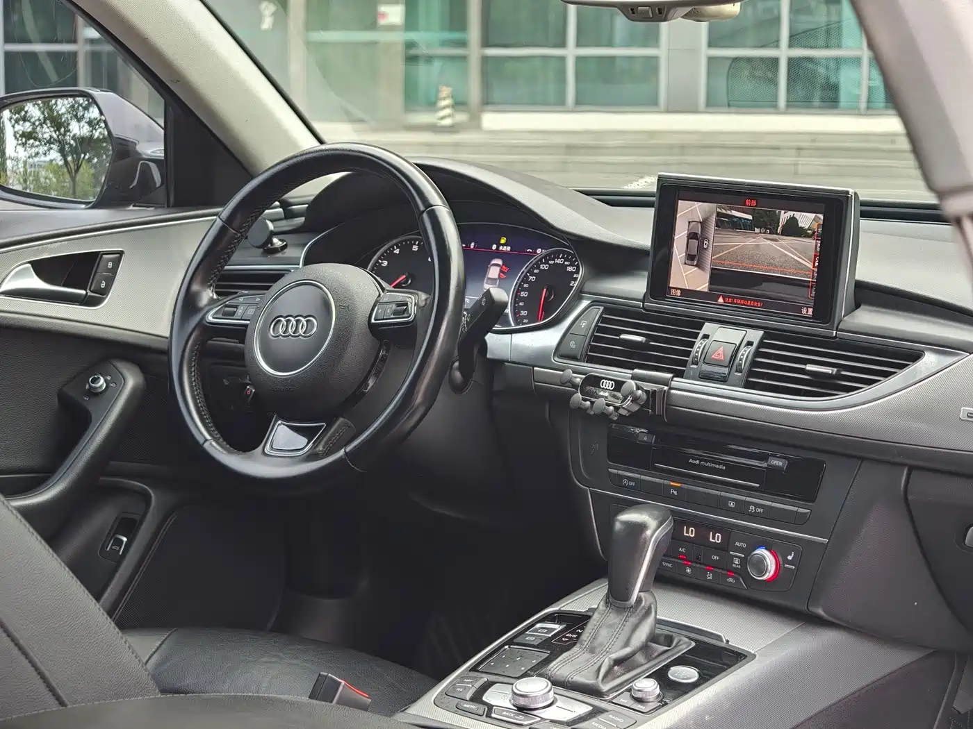 Фото 13 - Audi A6L