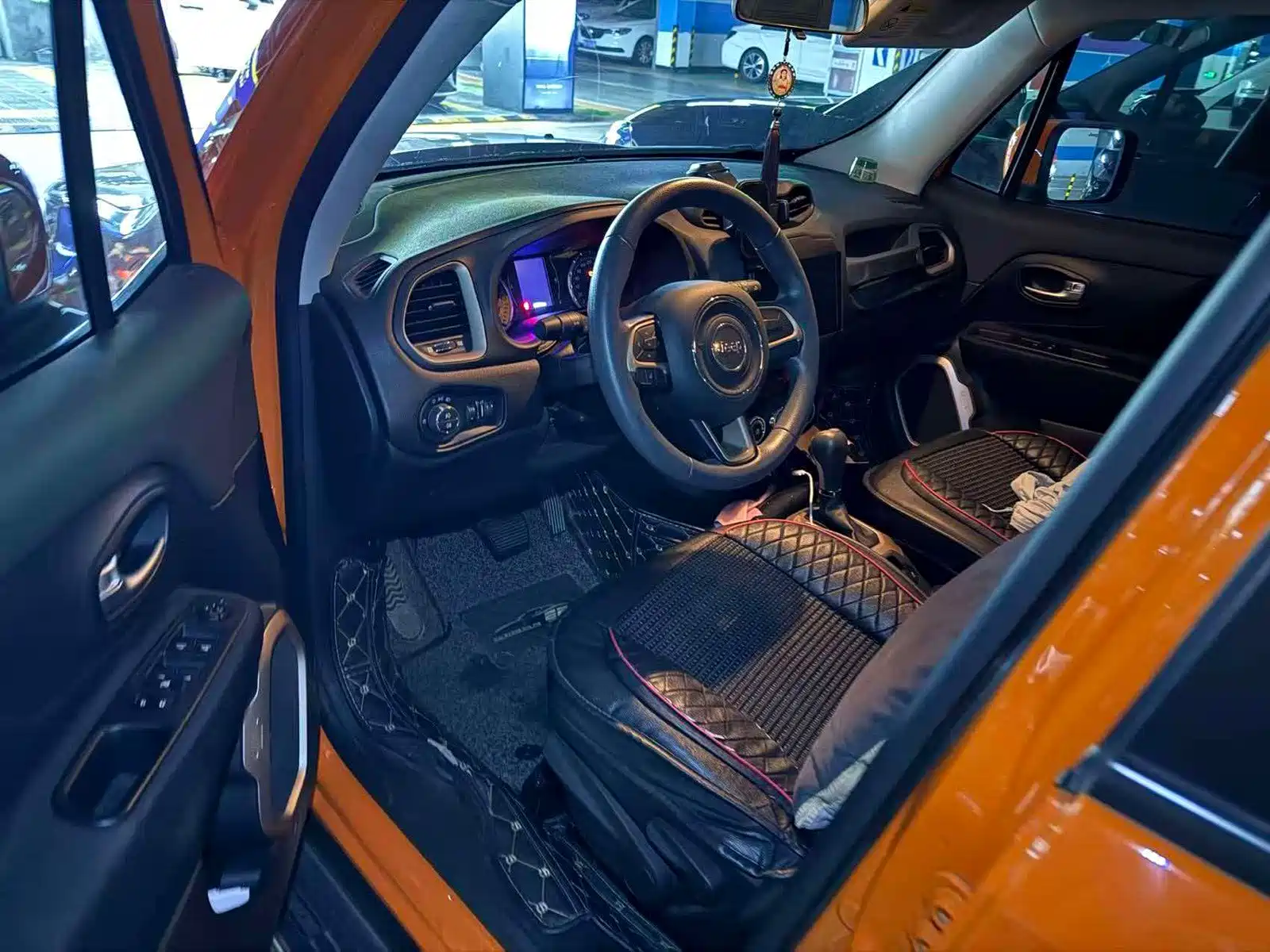 Photo 6 - Jeep Renegade