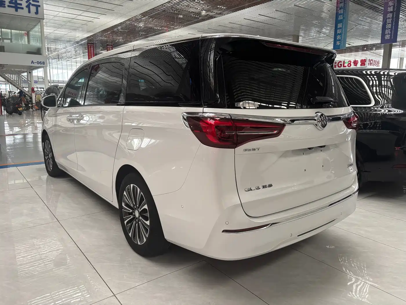 Buick GL8 2021 ES Landlord 653T Luxury фото 10