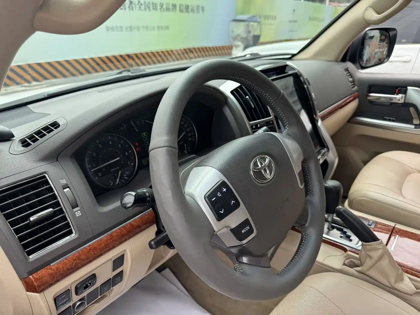 Toyota Land Cruiser 2012 4.0L Automatic VX фото 9