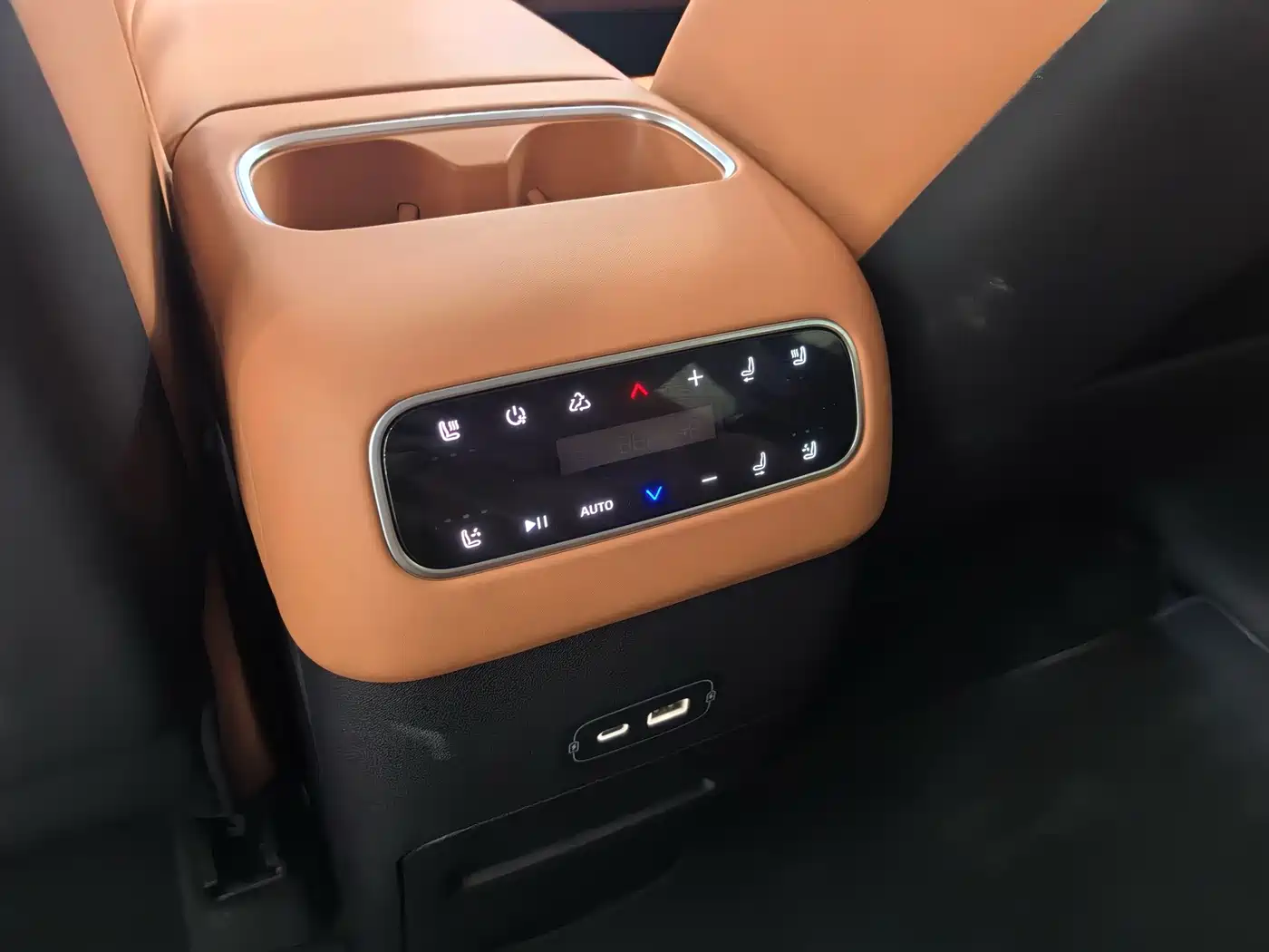 Leapmotor Leapmotor C16 2026 Model Year EREV 280 LiDAR Premium Edition 6-Seater 8