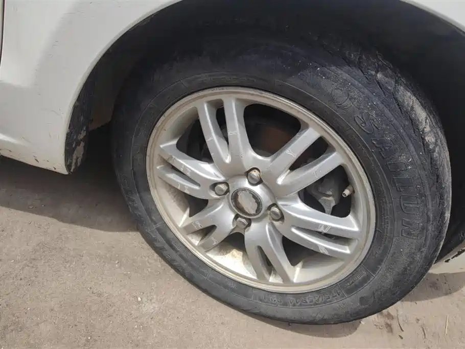 Chevrolet Sail 2011 Hatchback 1.4L Manual Happiness Edition фото 6