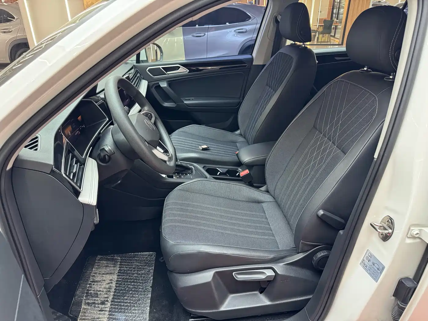 Volkswagen Tiguan L 2022 330TSI Automatic 2WD Comfort Edition фото 29