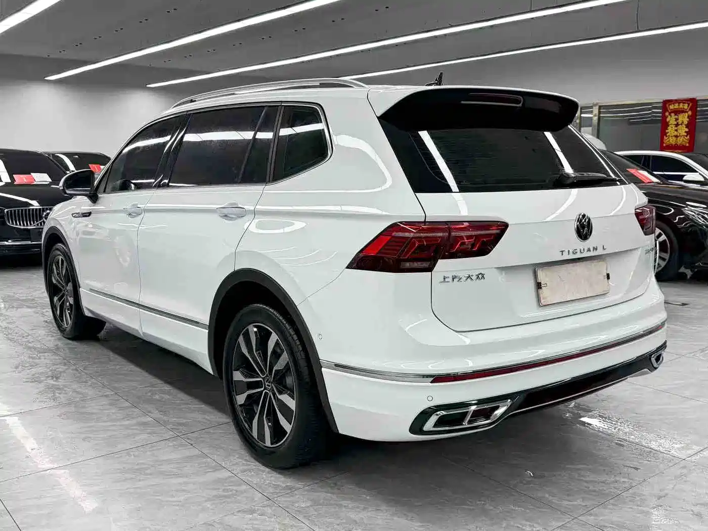 Volkswagen Tiguan L 2024 330TSI Automatic 2WD R-Line Premium Enjoyment Edition фото 6