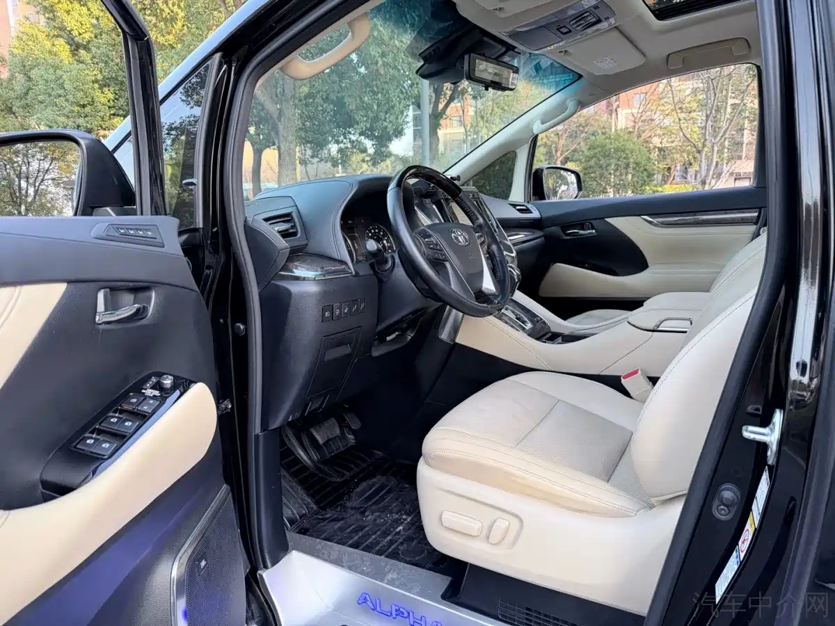 Toyota Vellfire 2019 Hybrid 2.5L HV Premium Edition фото 6