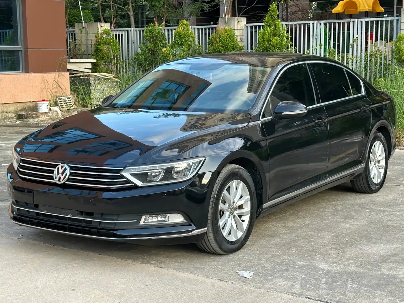 صورة 1 - Volkswagen Magotan